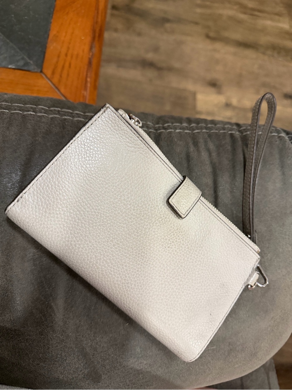 Michael Kors Pebbled Leather Cellphone Wristlet Light Gray with Silver Hardware - Picture 4 of 4